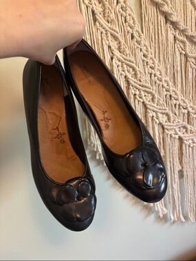 Ros Hommerson Heels - Black Leather Floral Toe